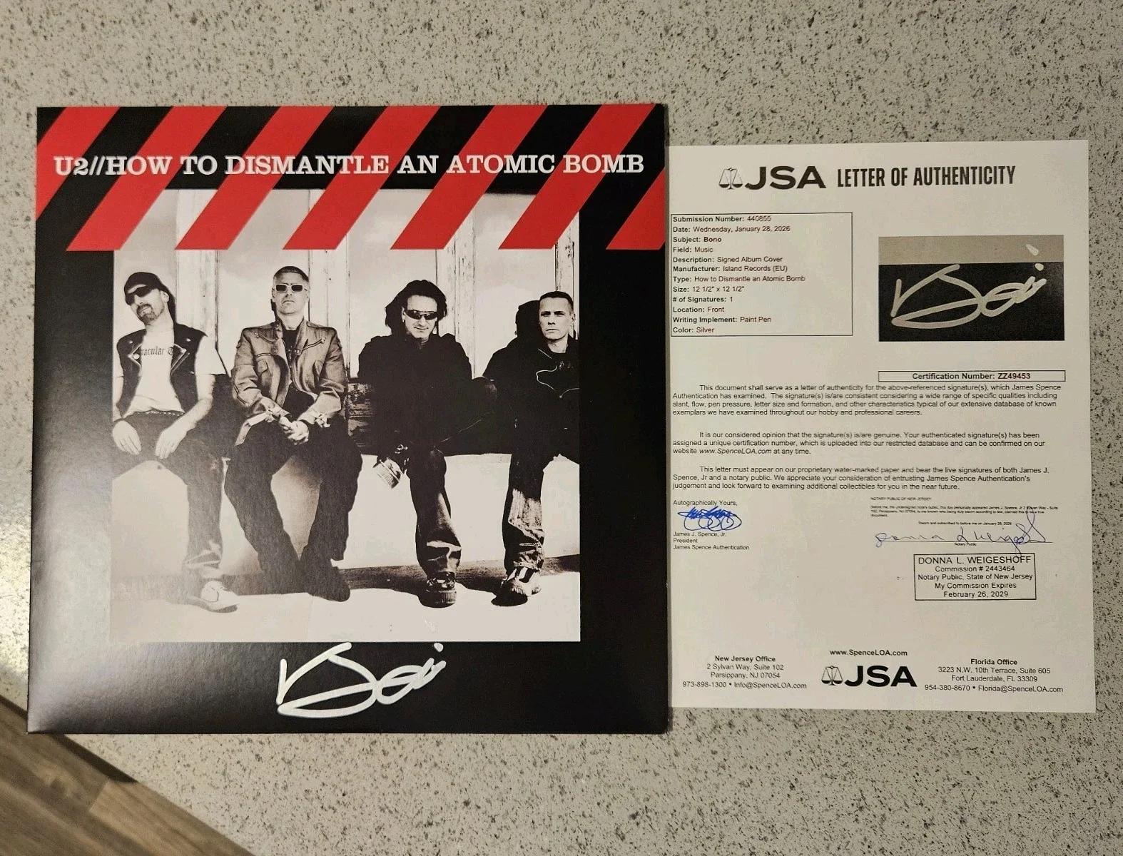U2 BONO Signed Autographed How To Dismantle An Atomic Bomb Vinyl Record JSA LOA, изображение 4