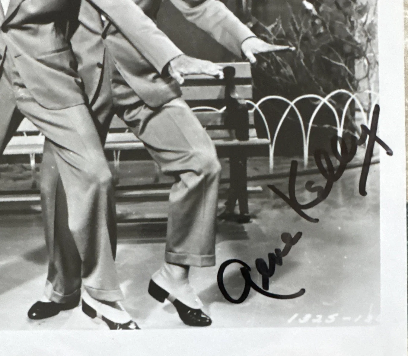 FRED ASTAIRE & GENE KELLY SIGNED 8x10 Photo TWO GREATEST SCREEN DANCERS TOGETHER, image 3
