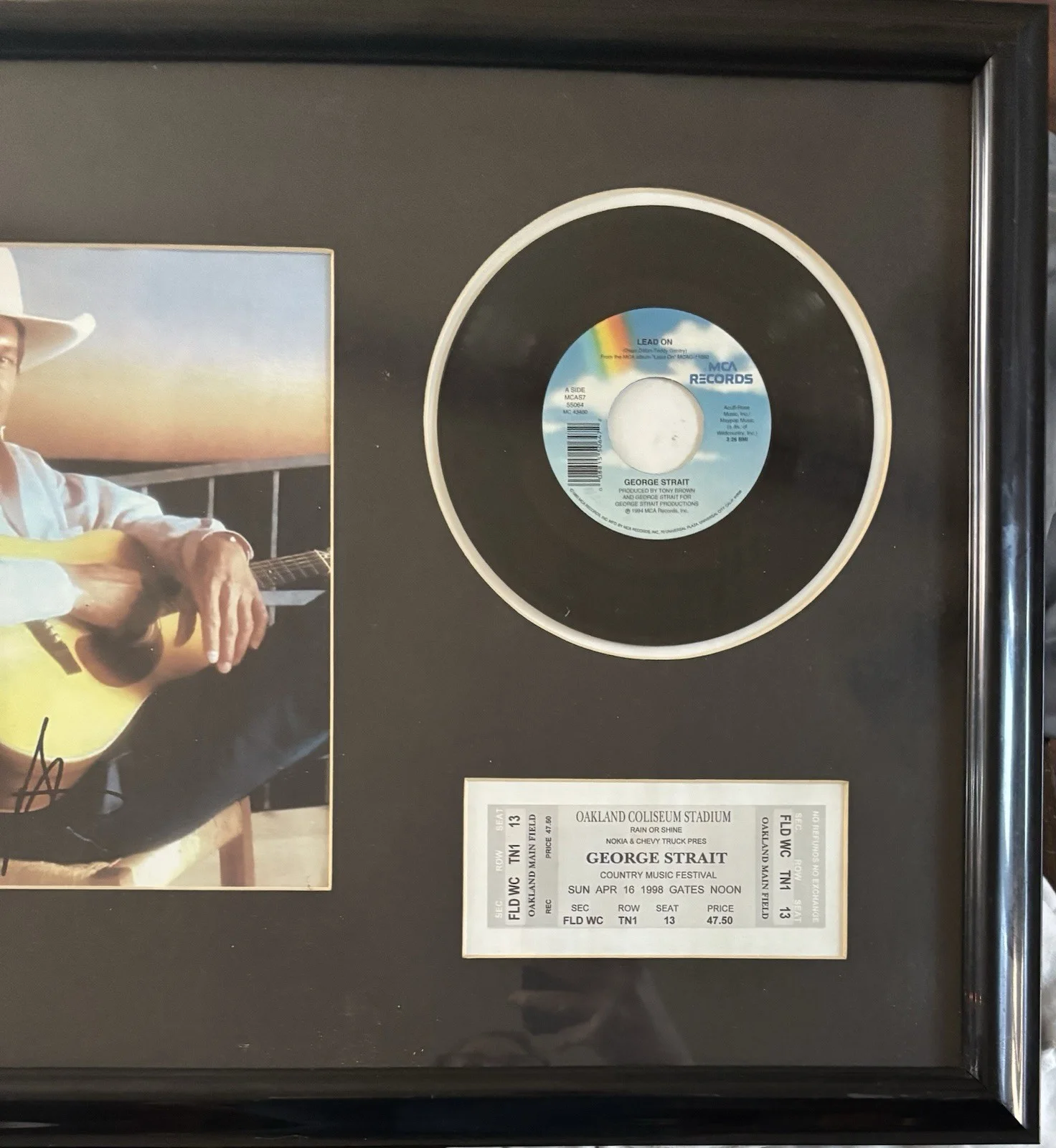 George Strait - Signed Photo, Concert Ticket, And Small Vinyl Record 1994, изображение 3