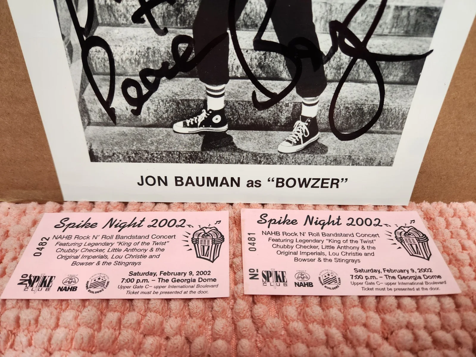 Jon Bauman As Bowzer AUTOGRAPH Hand SIGNED 8x10 w/ 2 Tickets Grease Sha Na Na, изображение 2