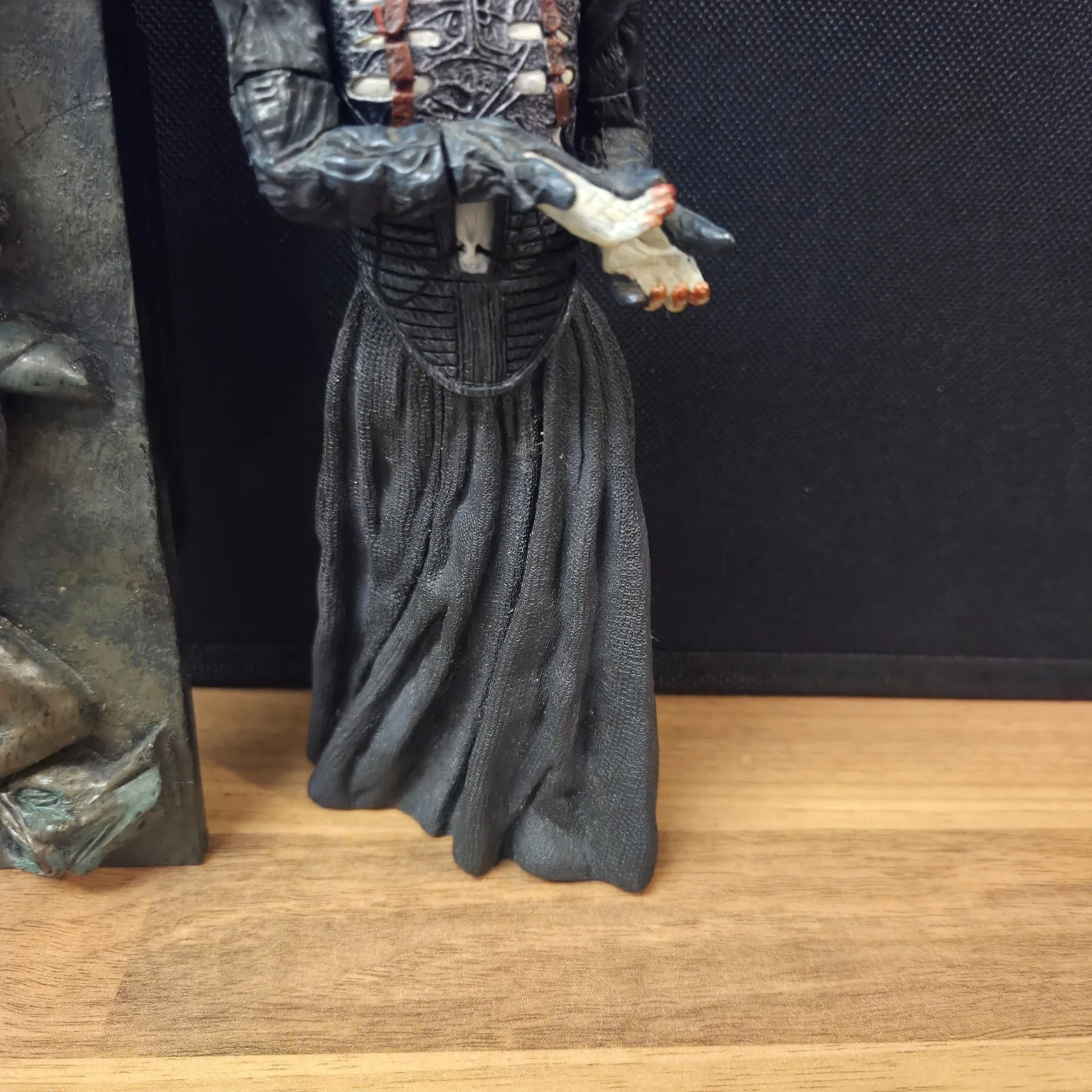 NECA Reel Toys 2003 Pinhead Figure + 2004 Pillar of Souls BAF Panel Part, изображение 4