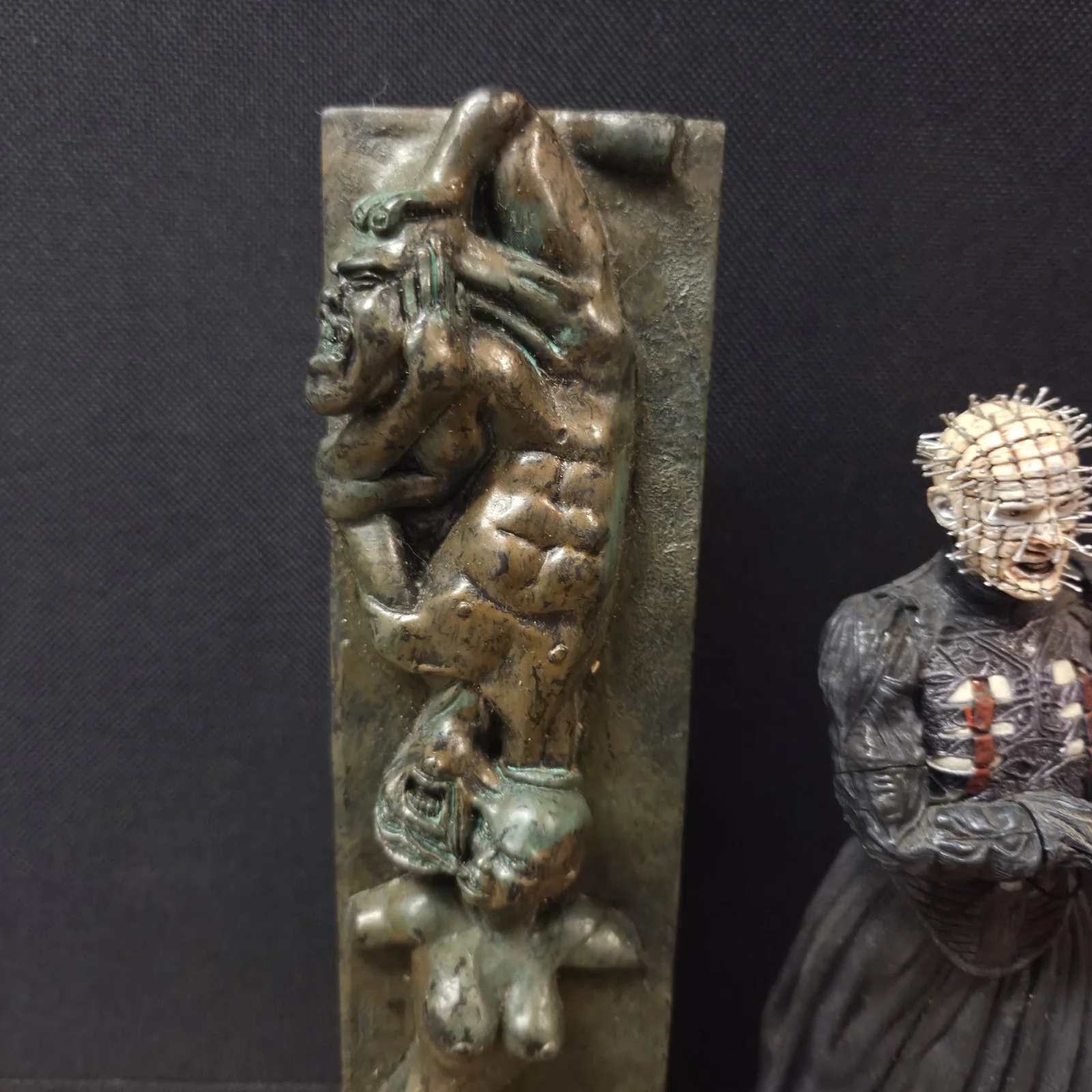 NECA Reel Toys 2003 Pinhead Figure + 2004 Pillar of Souls BAF Panel Part, изображение 5