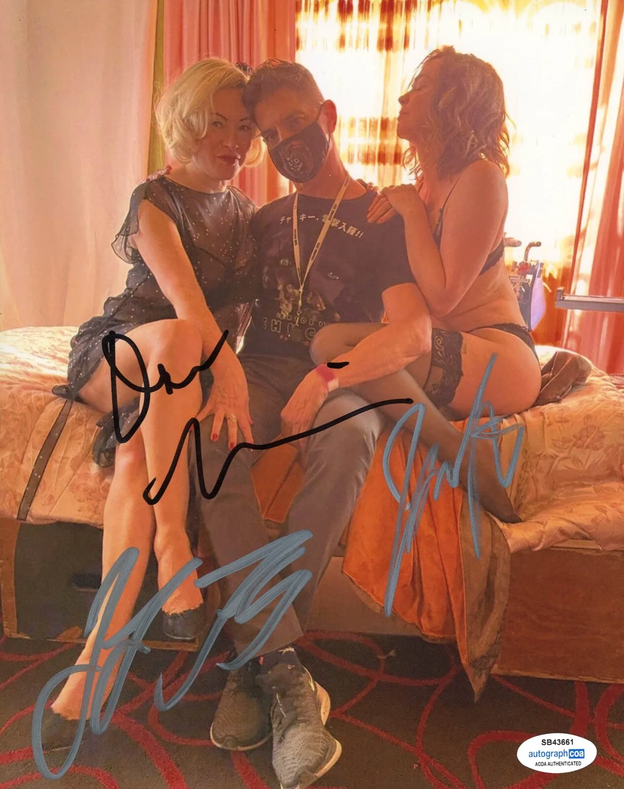 JENNIFER TILLY, FIONA DOURIF, DON MANCINI — JENNIFER TILLY Fiona Dourif DON MANCINI signed CHUCKY 8x10 Photo EXCT PROOF ACOA, изображение 4