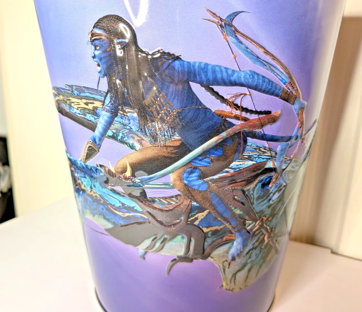 AVATAR Fire And Ash Cineworld Metal Embossed Popcorn Bucket NEYTIRI Version 32oz, изображение 2