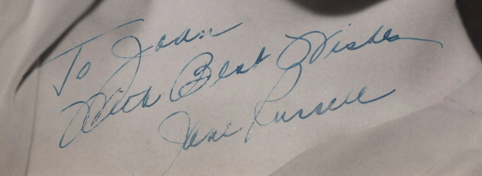 Jane Russell — JANE RUSSELL Signed Photo - THE OUTLAW (Howard Hughes) - RARE EARLY AUTOGRAPH, изображение 2