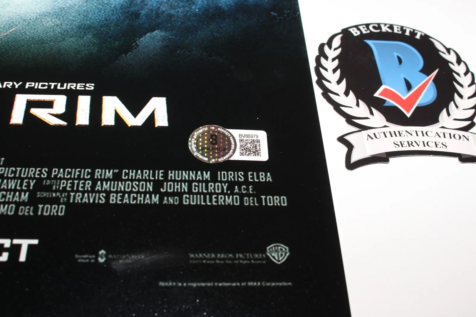 DIRECTOR GUILLERMO DEL TORO SIGNED PACIFIC RIM 12x18 MOVIE POSTER B BECKETT COA, изображение 3