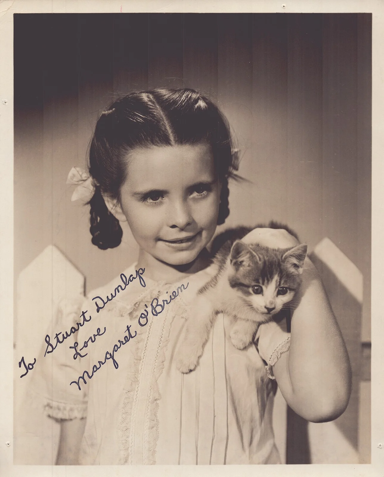 Margaret O'brien — MARGARET O'BRIEN - AUTOGRAPHED INSCRIBED PHOTOGRAPH