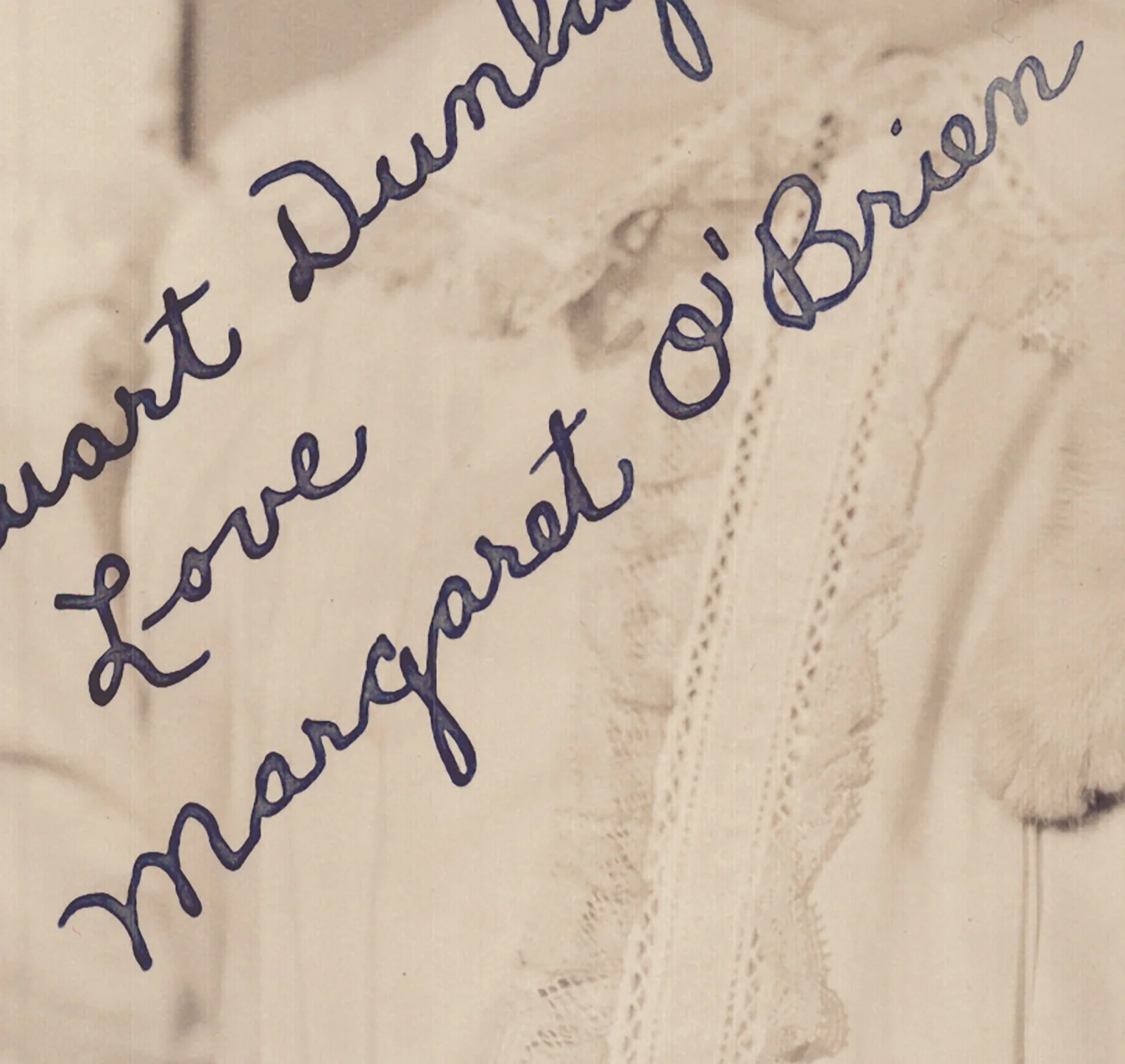 Margaret O'brien — MARGARET O'BRIEN - AUTOGRAPHED INSCRIBED PHOTOGRAPH, image 2