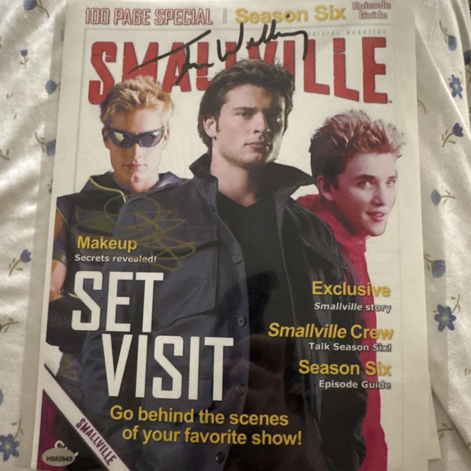 Tom Welling & crew — TOM WELLING & crew signed autographed 9x11 SMALLVILLE CLARK KENT SUPERMAN photo