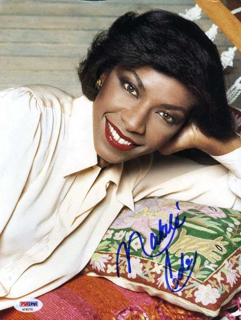 NATALIE COLE — Natalie Cole Psa Dna Coa Signed 8x11 Photo Autograph
