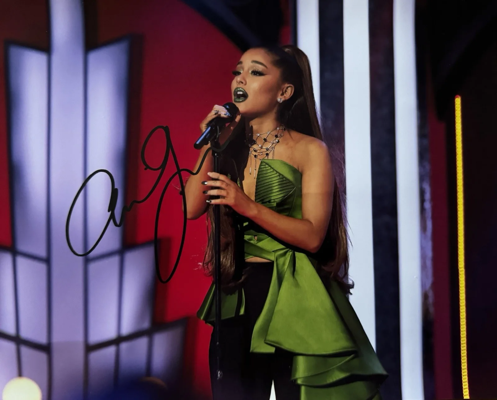 Ariana Grande — Ariana Grande Signed 8x10 Sexy Photo With COA Autographed Picture Movie Wicked
