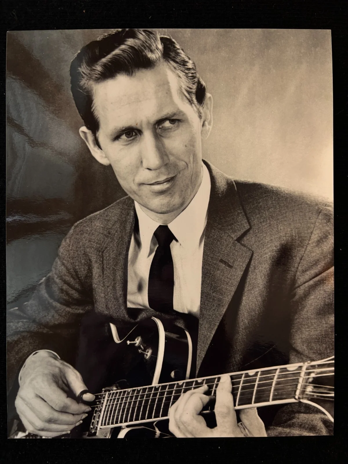 Chet Atkins — Brilliant Vintage CHET ATKINS Signed 3x5 with 8x10 Photo, image 5