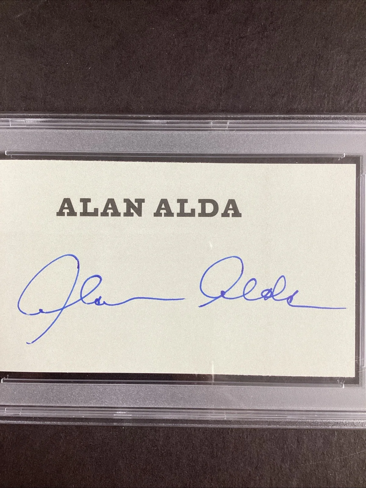 Alan Alda — Alan Alda Signed Book Page MASH Actor Hawkeye Tough Sig 30 Rock Auto PSA/DNA, изображение 2