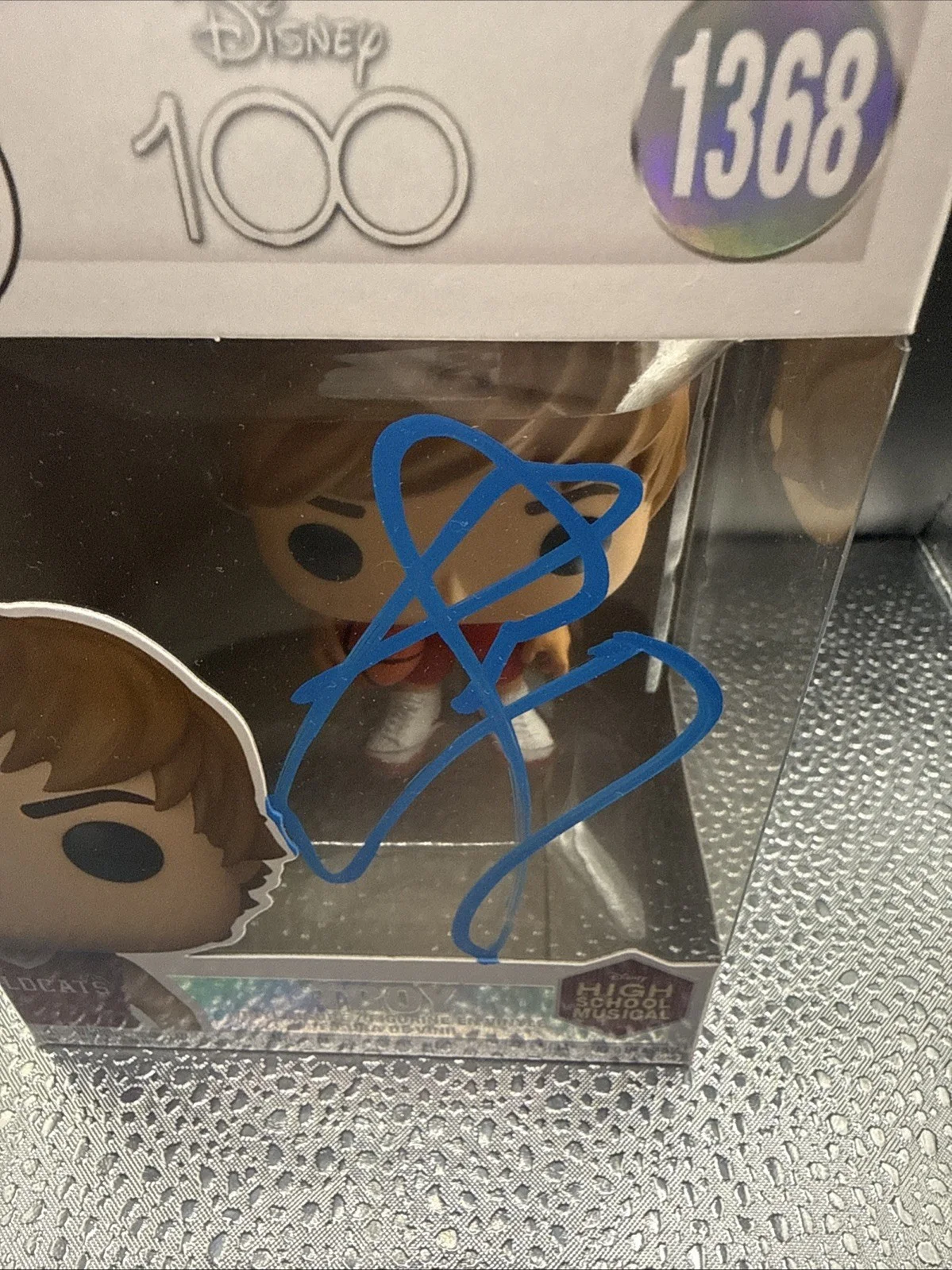 Zac Efron — Zac Efron signed auto Funko Pop Movies 1368 Troy High School Musical, изображение 2