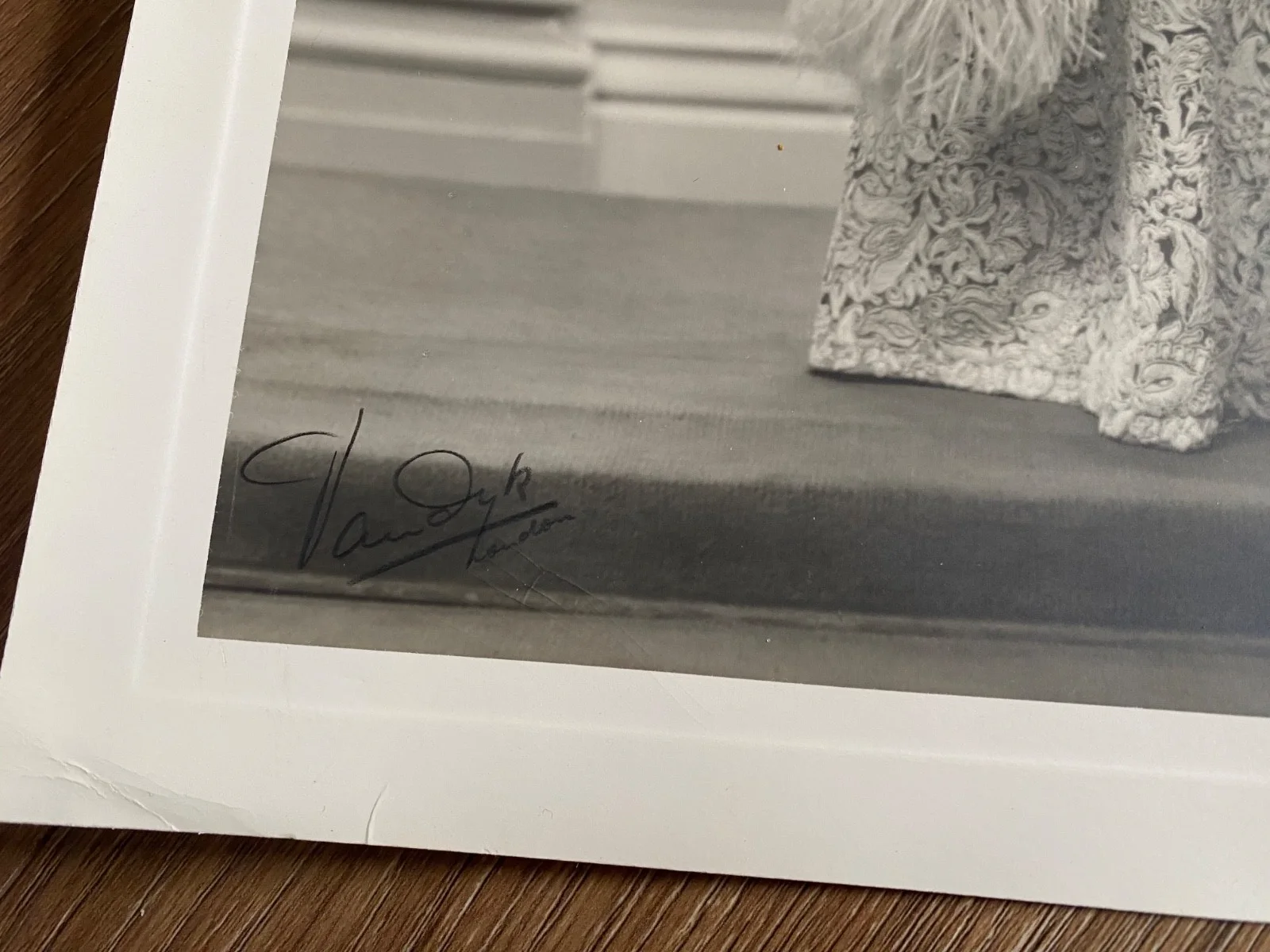 HELEN CHERRY BY VAN DYK B/W PHOTO * 10.5" X 13.5" SIGNED BY VANDYK, изображение 2