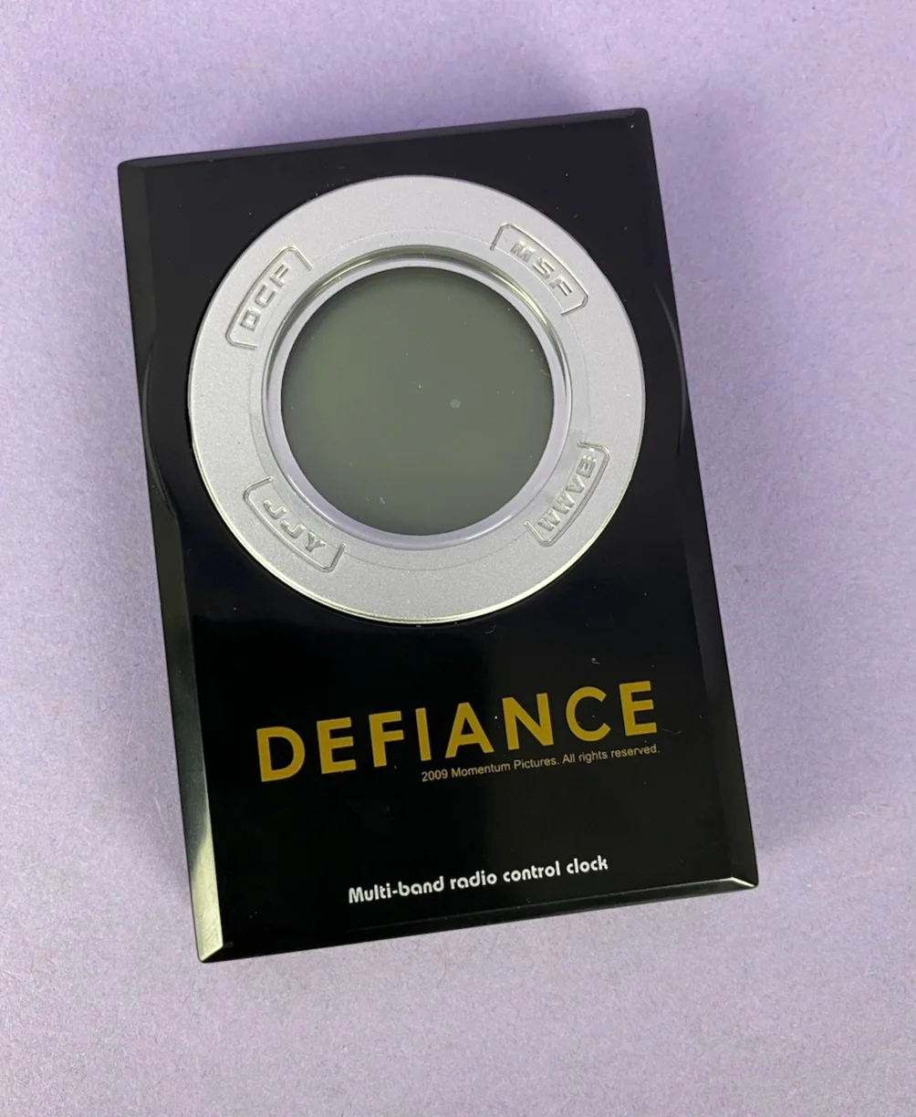 DEFIANCE Movie 2009 Promotional Item Multi Band Radio Controlled Clock, изображение 3