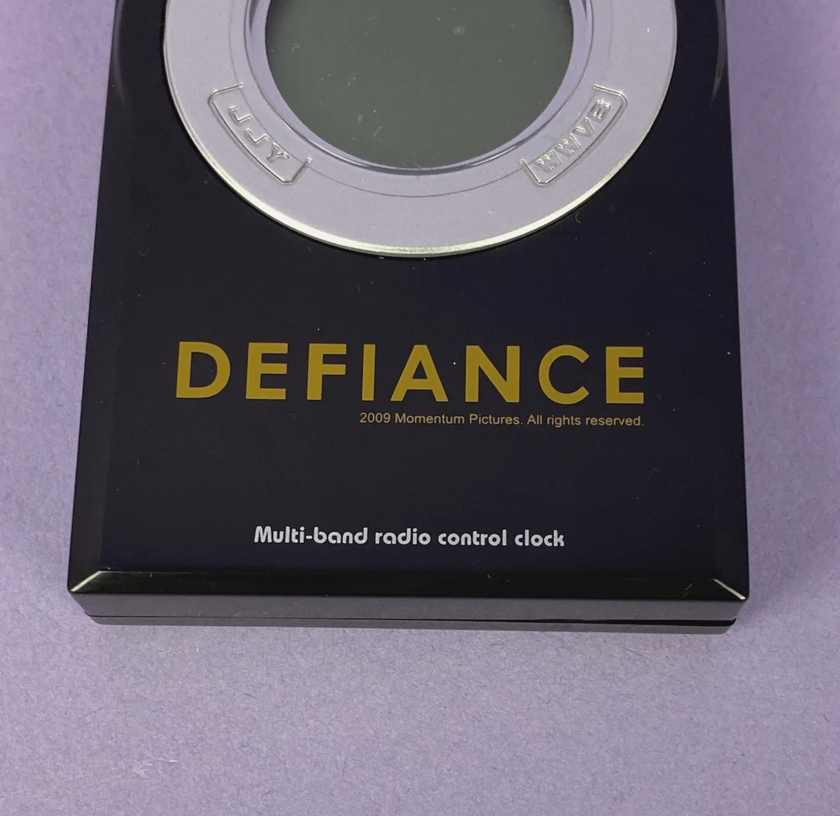 DEFIANCE Movie 2009 Promotional Item Multi Band Radio Controlled Clock, изображение 4