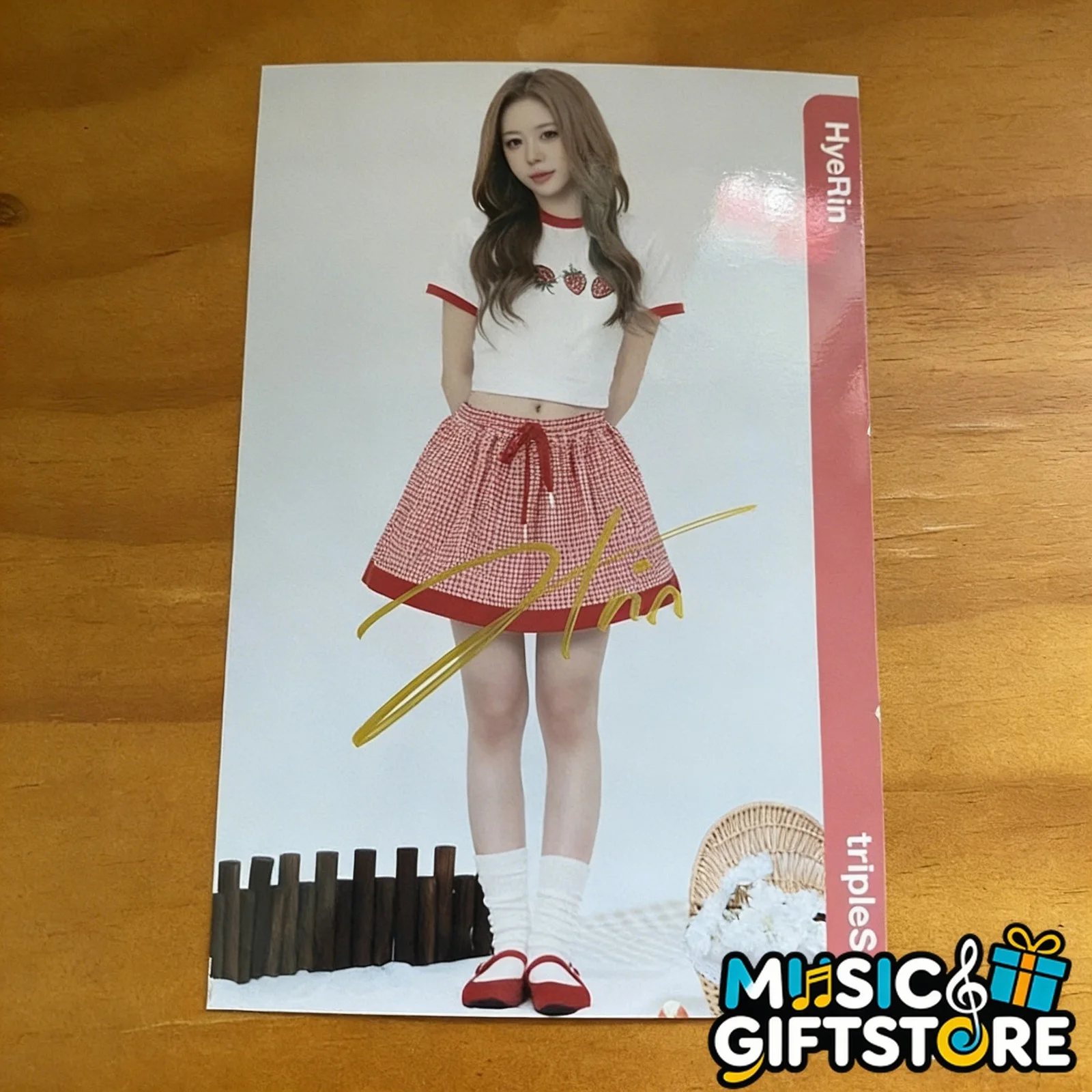 tripleS Hyerin Autographed Signed Photo Picture K-POP 4*6 2025B #MUGS, image 3