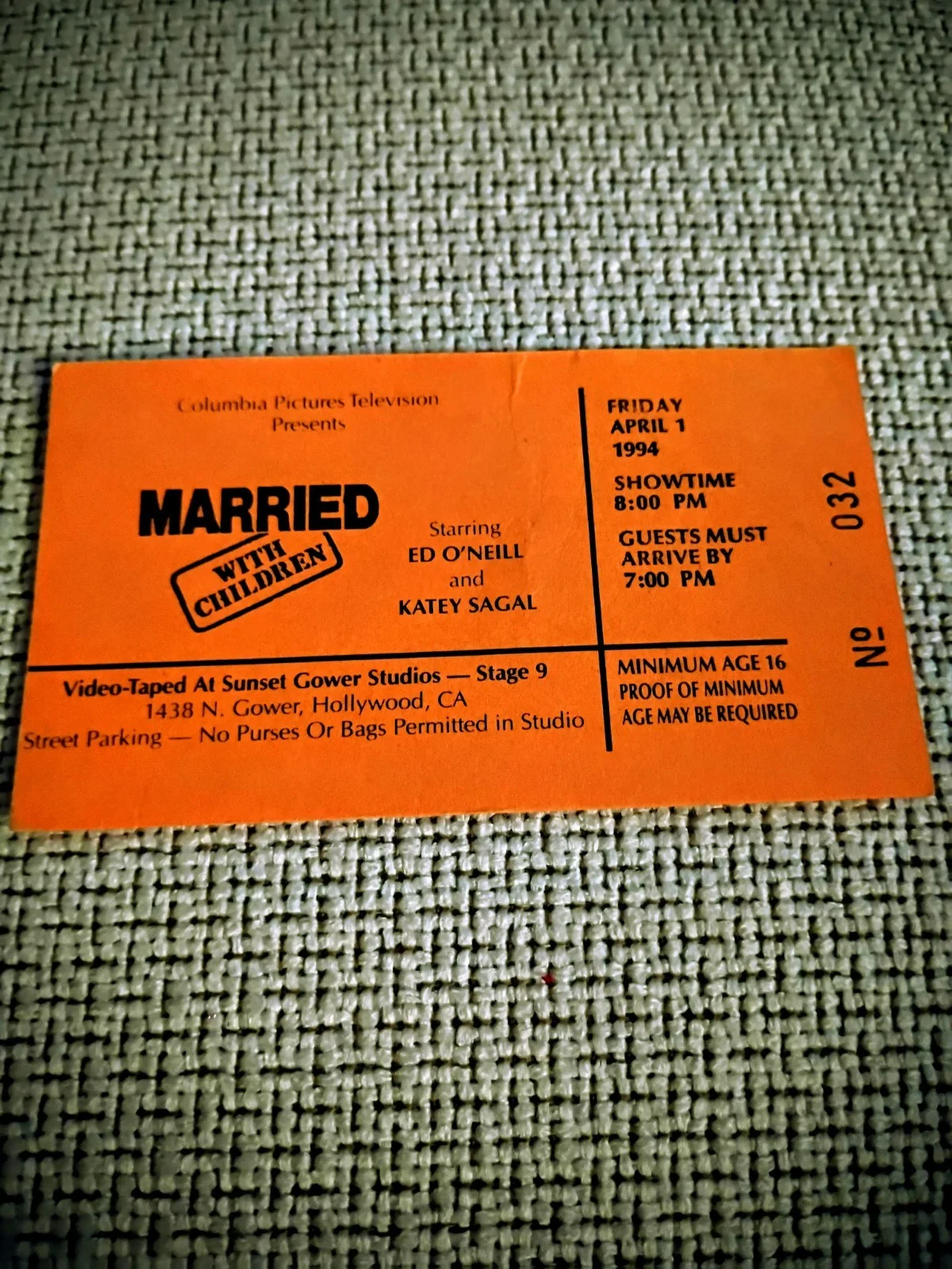 Married With Children Cast Photo Signed By David Faustino w Original Show Ticket, изображение 3