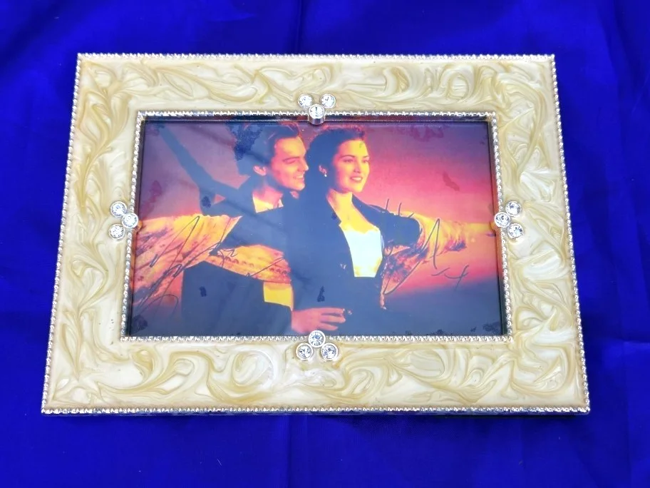 KATE WINSLETT LEONARDO DICAPRIO — TITANIC Framed Signed Photo Reprint LEONARDO DICAPRIO & KATE WINSLET - RARE !