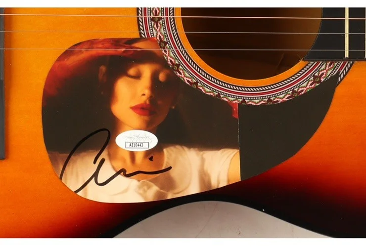Ariana Grande Signed Acoustic Sunburst Guitar Pickguard JSA Certified Autograph, изображение 3