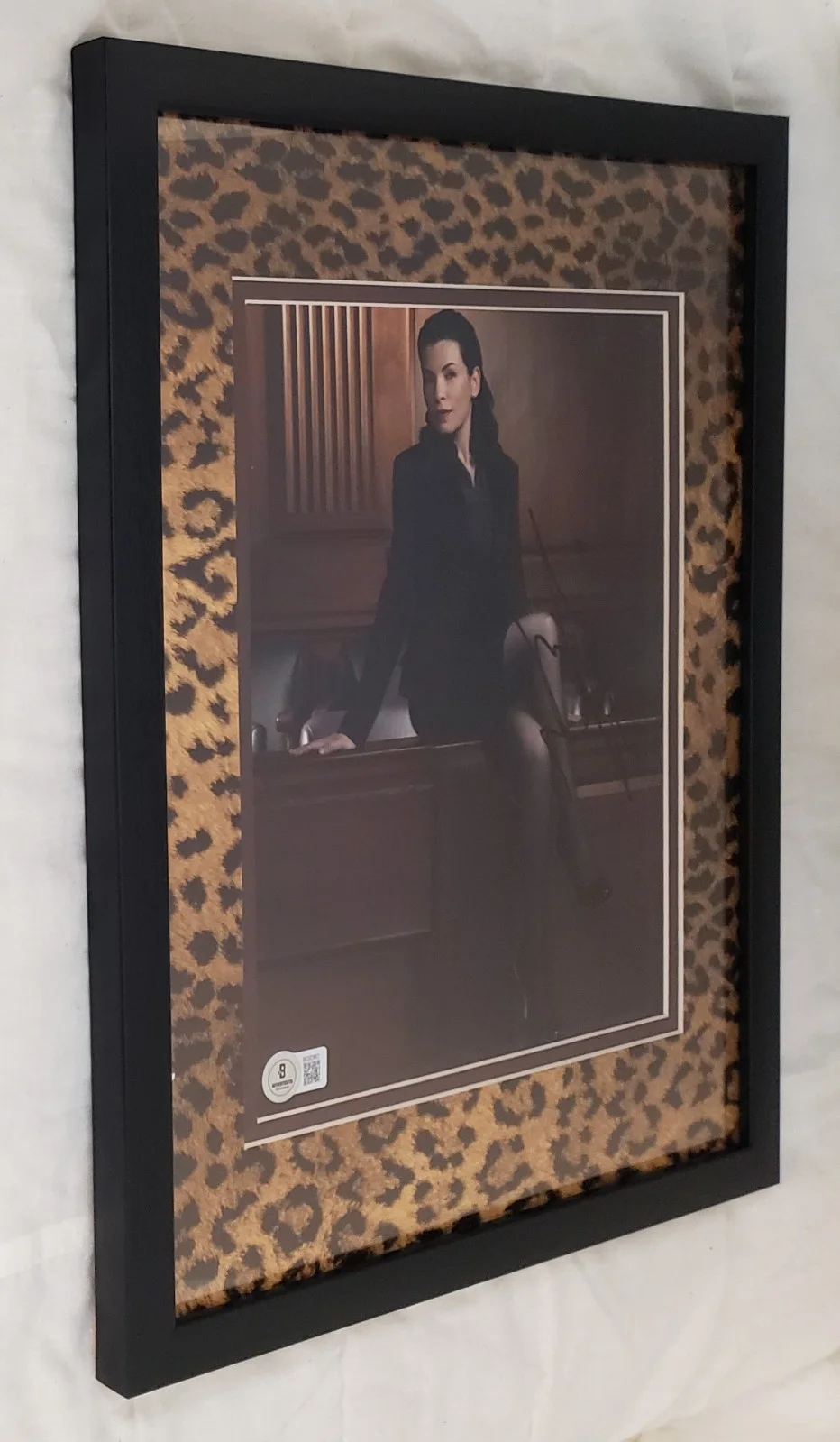 Julianna Margulies — Julianna Margulies Signed "The Good Wife" 11x14 Framed Matted to 8x10 Photo BAS, изображение 3