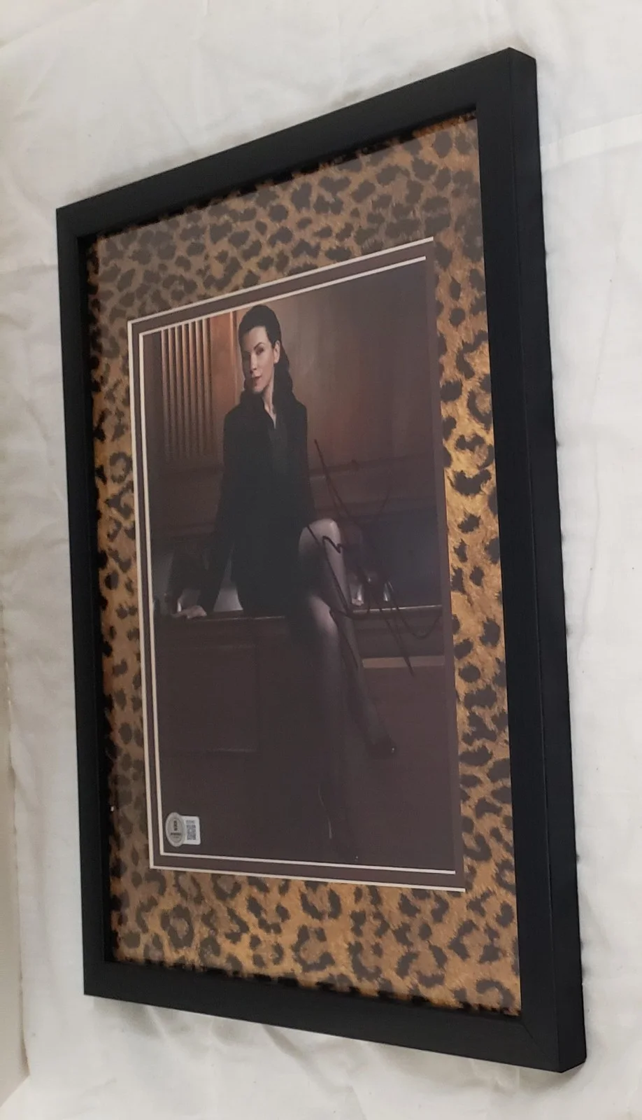 Julianna Margulies — Julianna Margulies Signed "The Good Wife" 11x14 Framed Matted to 8x10 Photo BAS, изображение 4