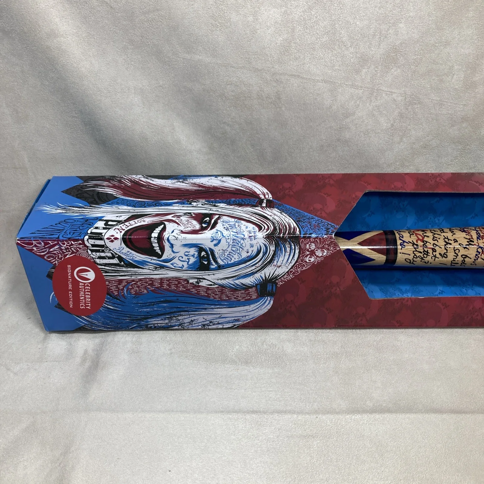 Margot Robbie — Margot Robbie Auto Autograph Signed Harley Quinn Bat Celebrity Authentics., image 2