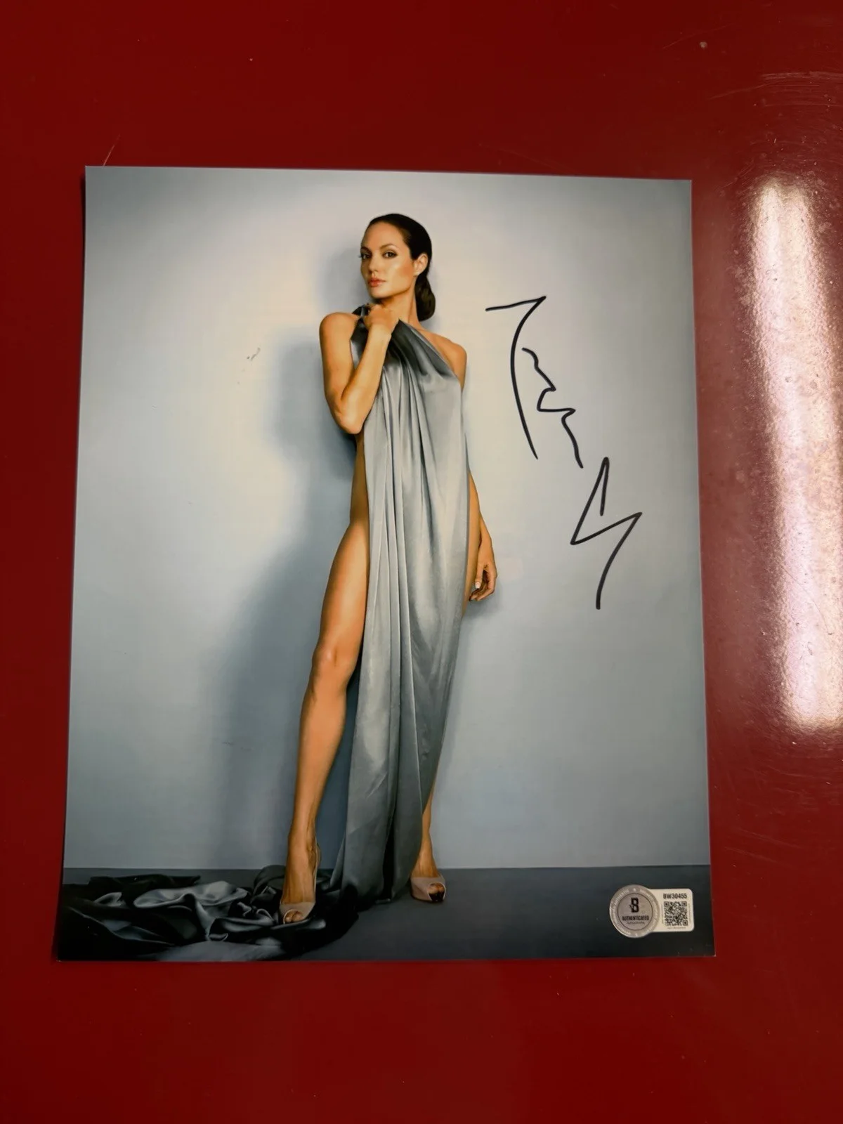 ANGELINA JOLIE — Angelina Jolie Signed 8x10 Photo Sexy Maleficent Authentic Autograph Beckett COA