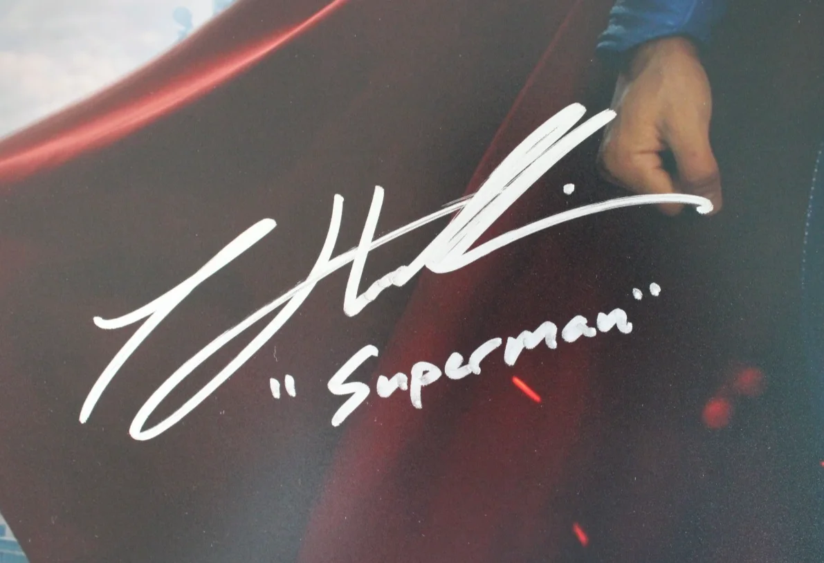 Tyler Hoechlin — Tyler Hoechlin Signed 20x30 Superman Photo “Superman” Inscription Beckett COA, изображение 2