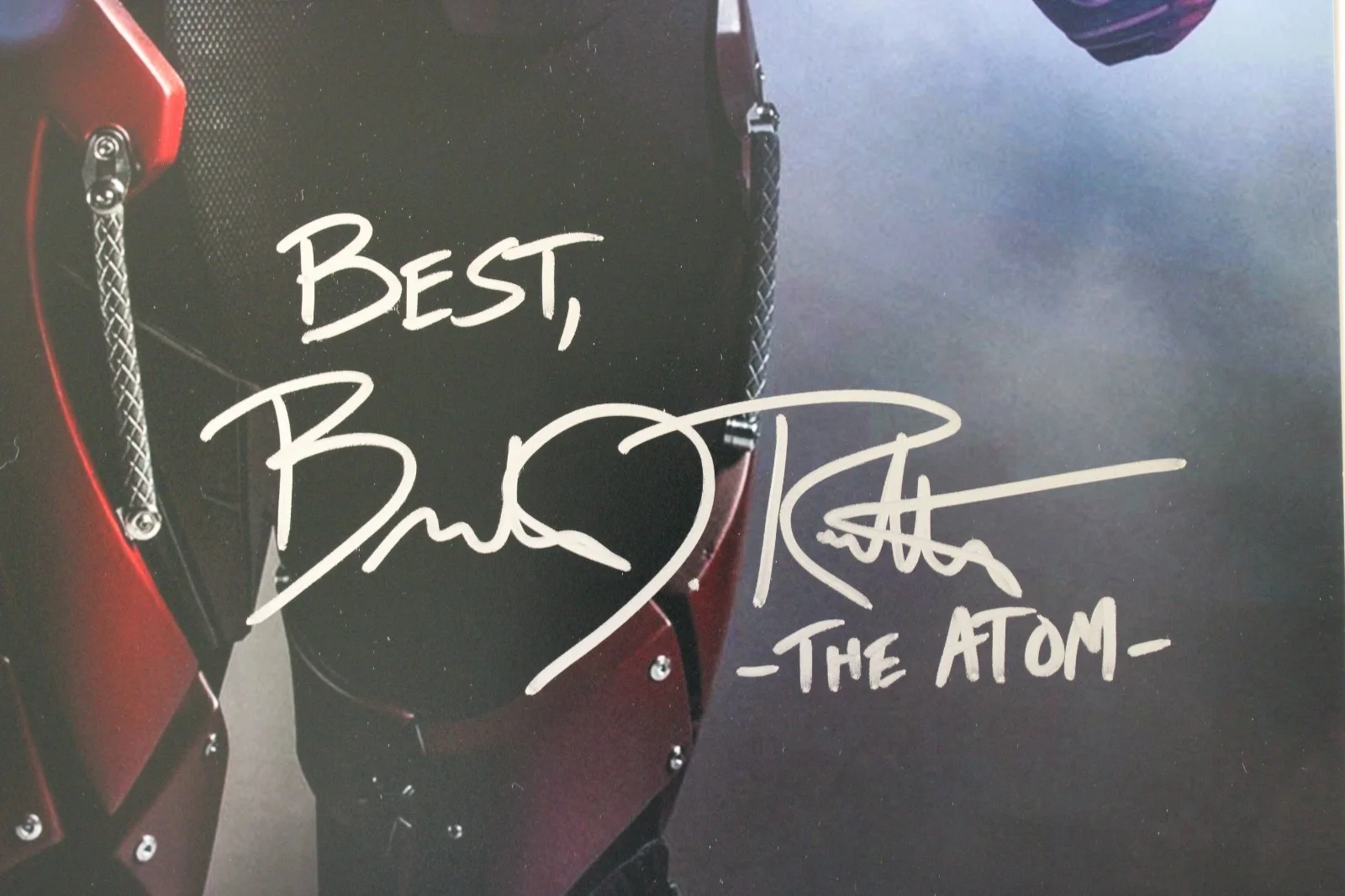 Brandon Routh — Brandon Routh Signed 20x30 Atom Photo “The Atom” Inscription Beckett BT27521, изображение 2