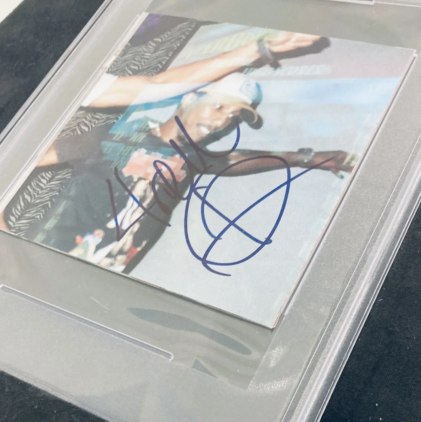 Pharrell Williams Vintage Autographed NERD In Search Of Signed CD Book PSA/DNA, изображение 4