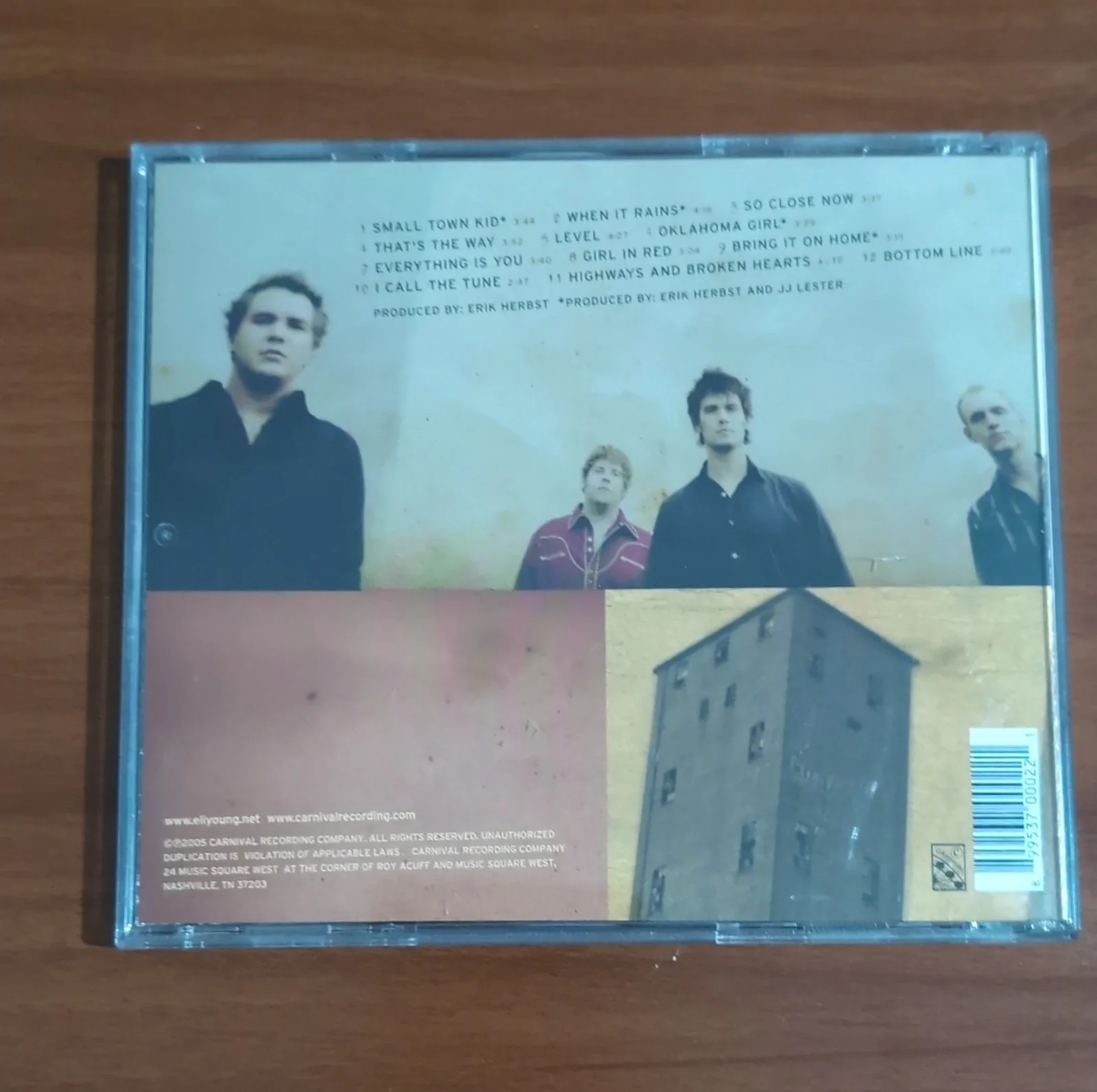 Eli Young Band Level Original Autographed Country Music CD Not Authenticated, image 2