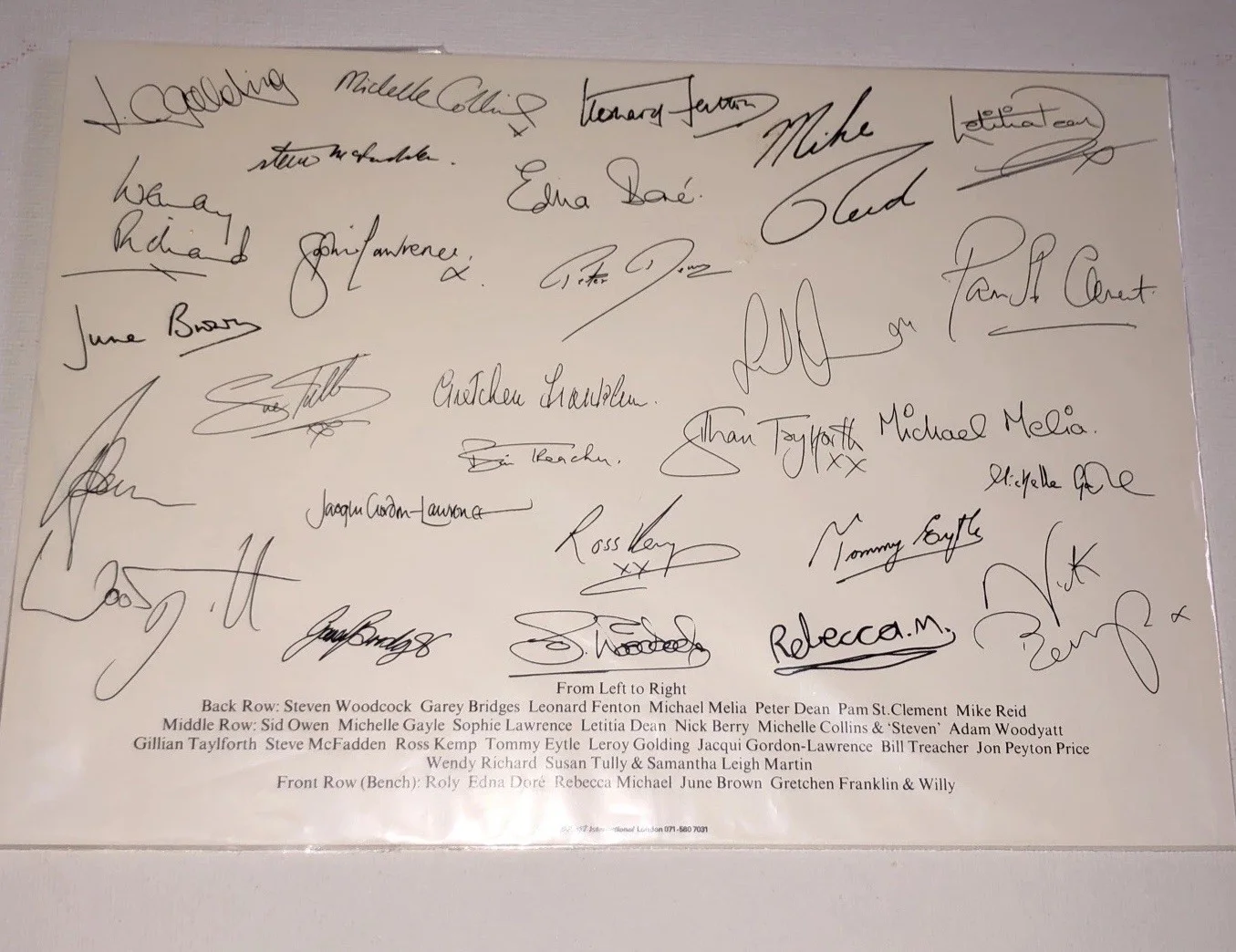 Evwryone in the Photograpb — EastEnders TV Show Full Cast Photo Pre-Signed Printed Autographs 1990s, изображение 2