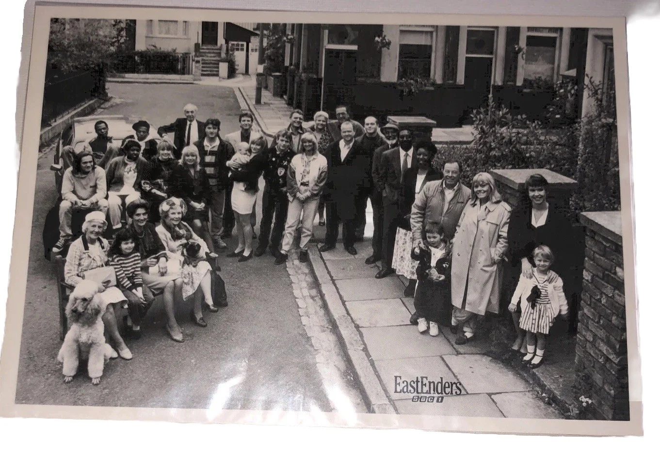 Evwryone in the Photograpb — EastEnders TV Show Full Cast Photo Pre-Signed Printed Autographs 1990s, изображение 5