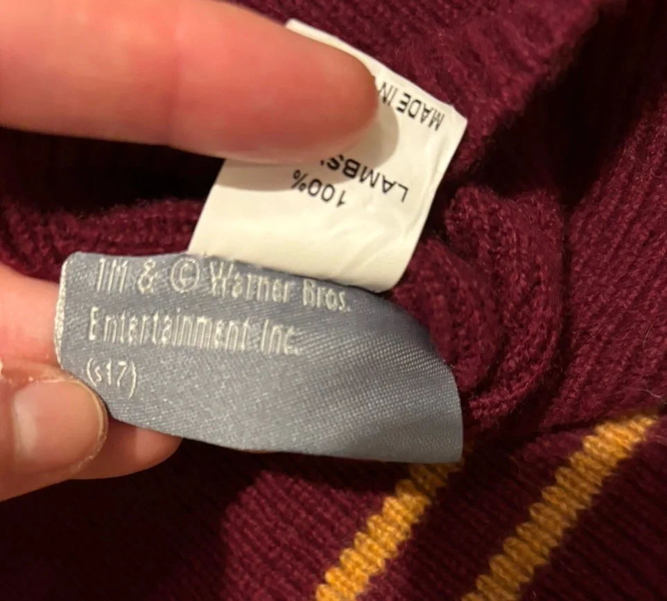 Gryffindor Quidditch Scarf - The Making of Harry Potter Warner Bros Studio Tour, image 2