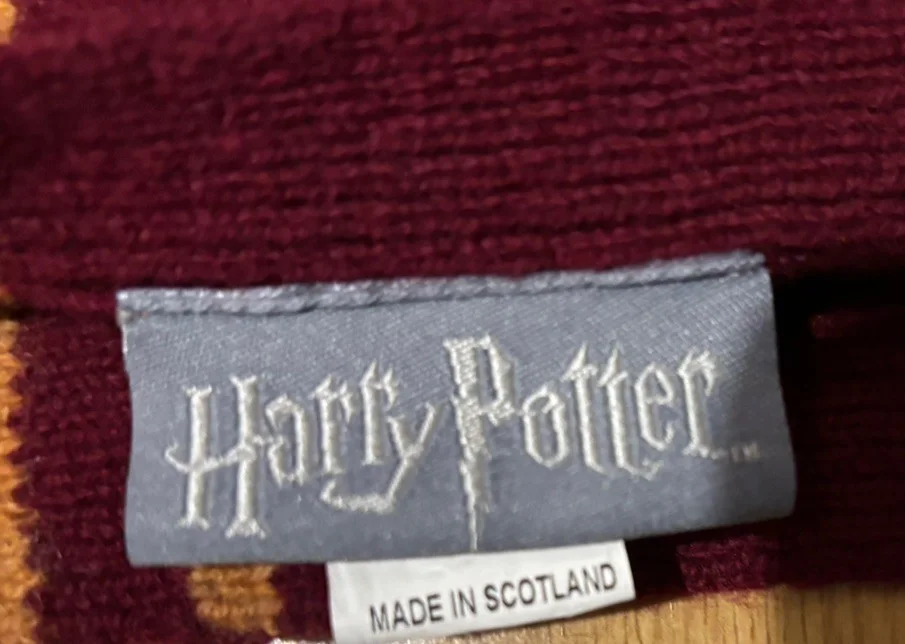 Gryffindor Quidditch Scarf - The Making of Harry Potter Warner Bros Studio Tour, image 5