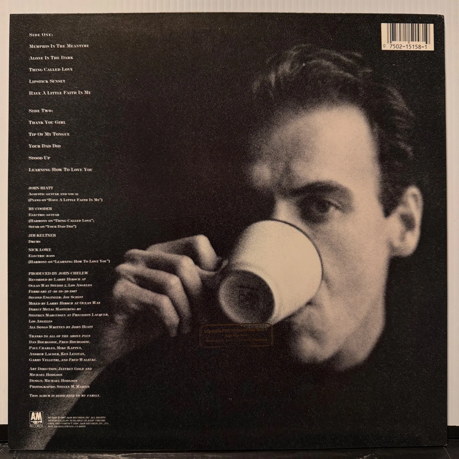 AUTOGRAPHED - JOHN HIATT "Ask The Family" A&M vinyl SP 5158 with inner sleeve NM, изображение 2