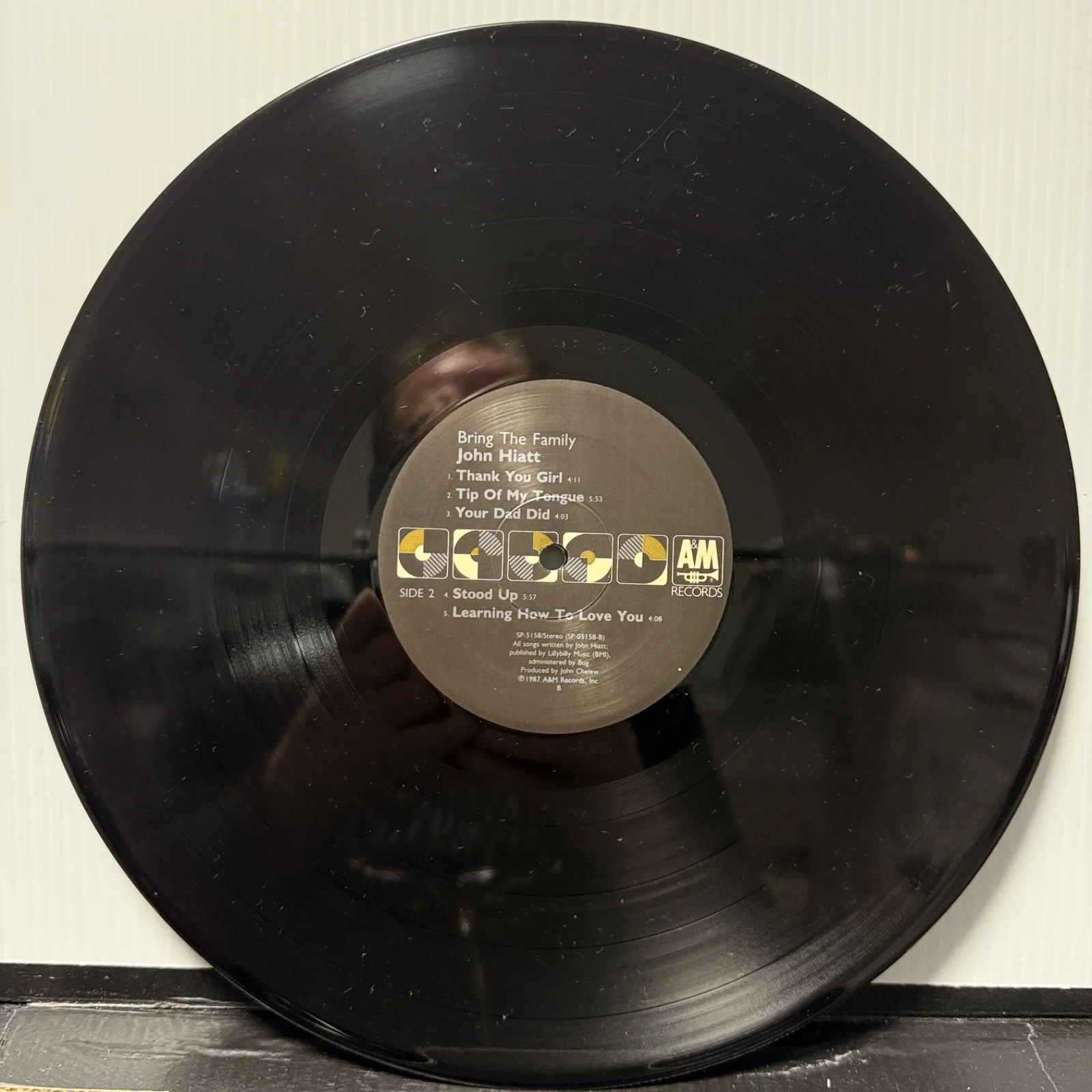 AUTOGRAPHED - JOHN HIATT "Ask The Family" A&M vinyl SP 5158 with inner sleeve NM, изображение 5