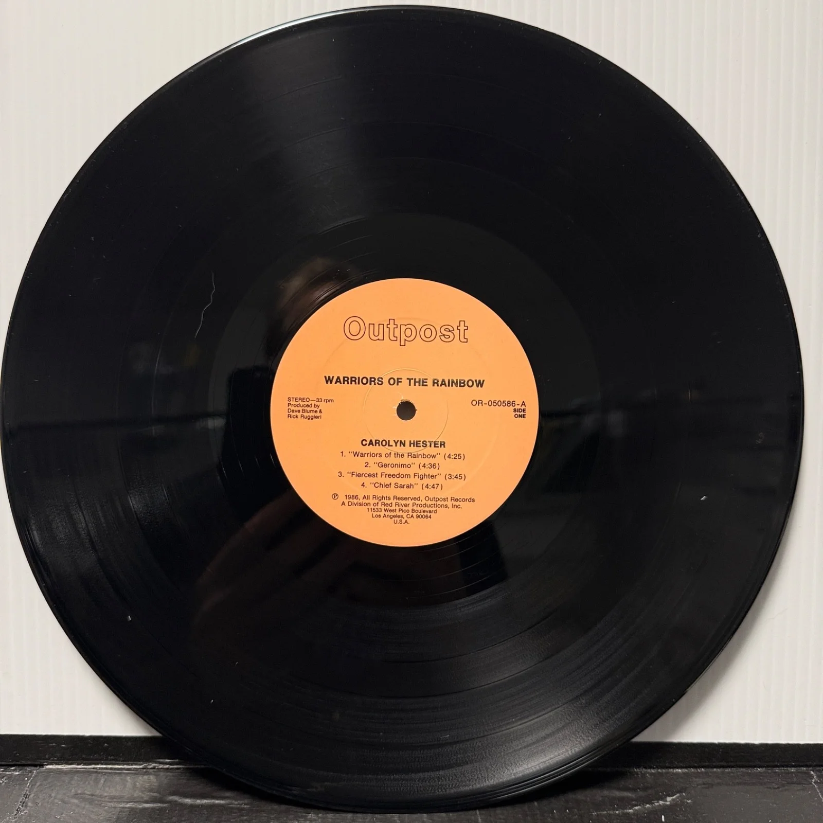 AUTOGRAPHED - CAROLYN HESTER "Warriors Of The Rainbow" USA vinyl OUTPOST RECORDS, изображение 4