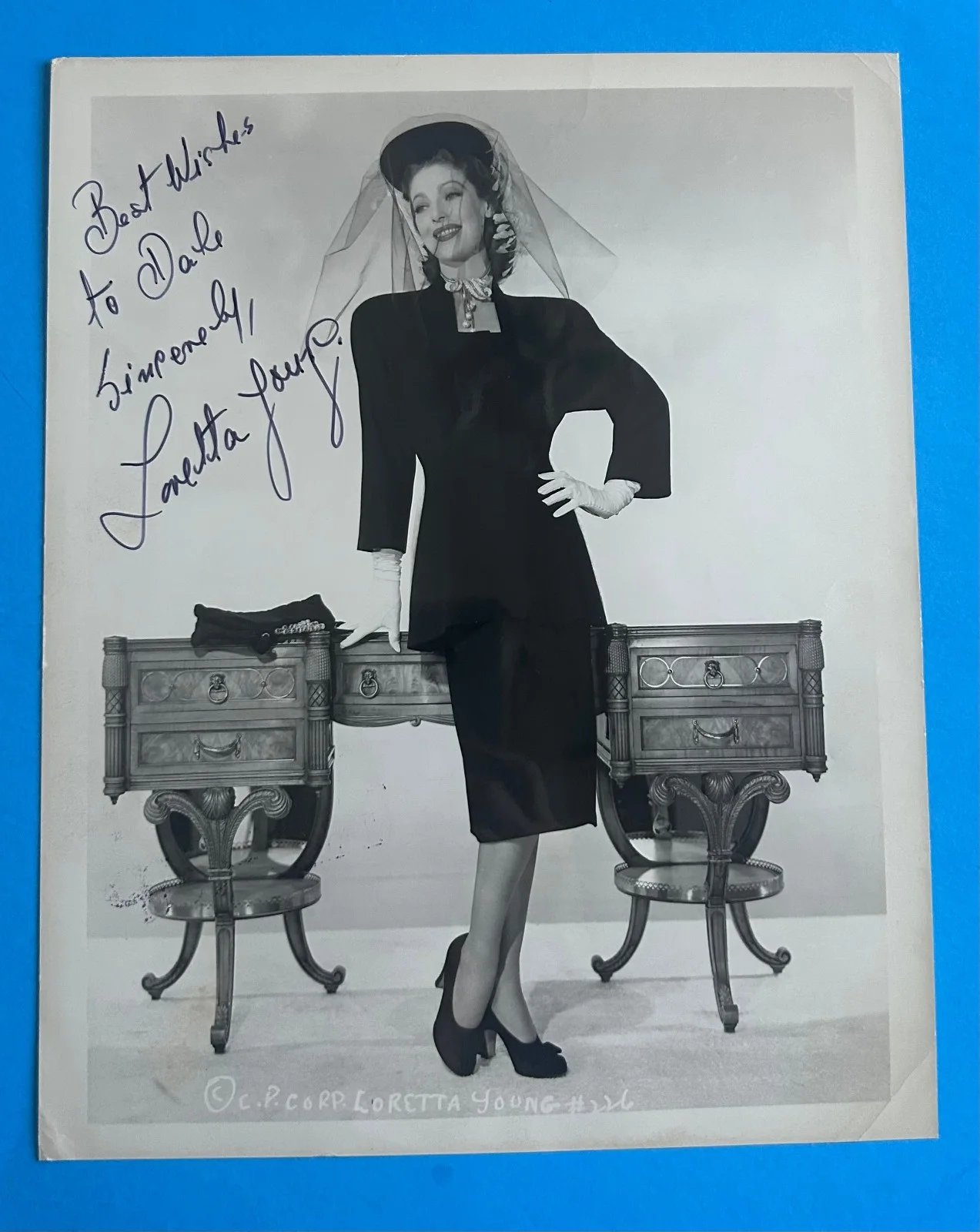 Loretta Young — Loretta Young (The Farmer's Daughter) Boldly Hand Autographed Signed Photograph