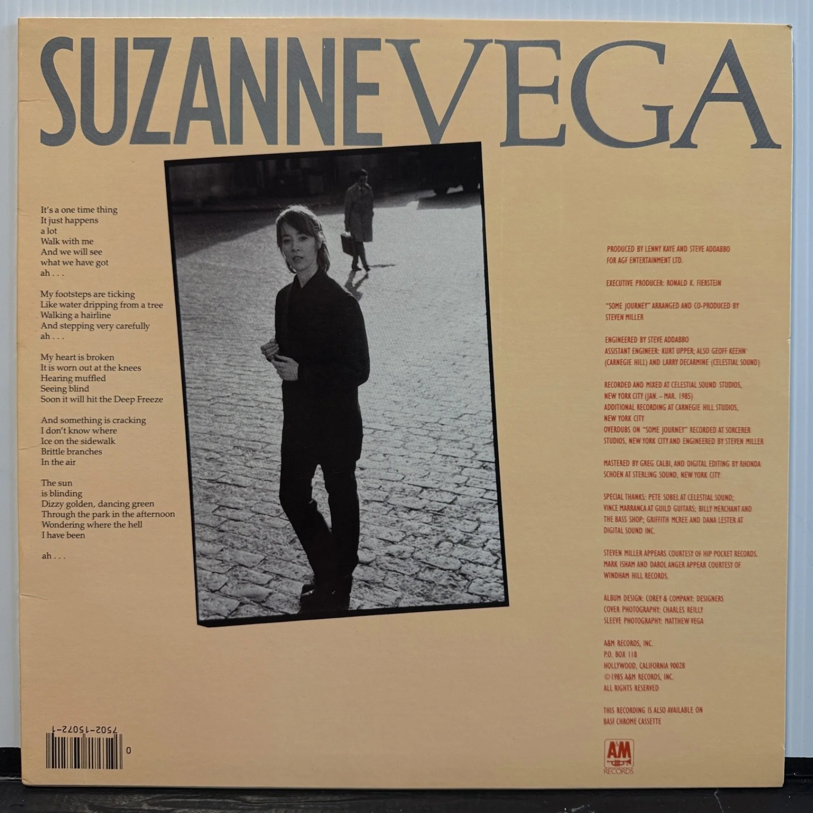 AUTOGRAPHED - SUZANNE VEGA (self titled) A&M SP-6-5072 w Seattle Times 85 story, изображение 3