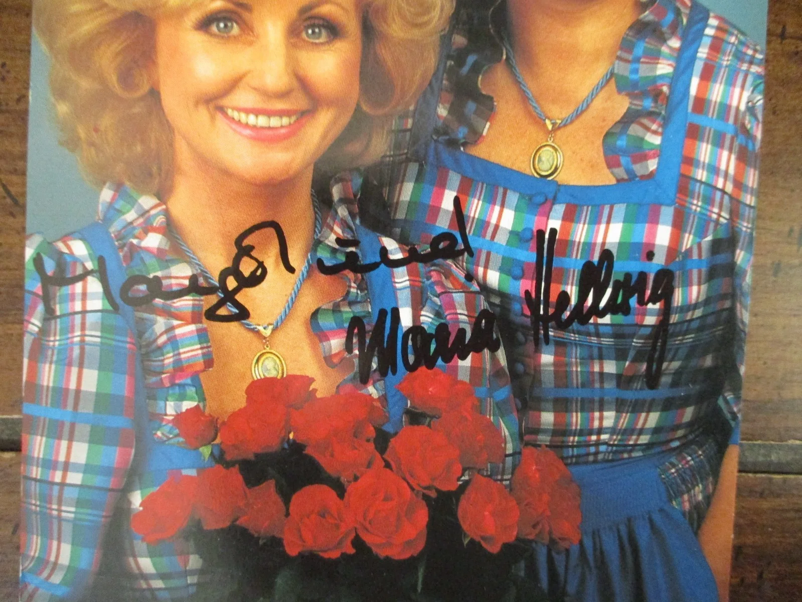MARIA(Died in 2010)AND MARGOT HELLWIG Signed 4 x 6 Glossy Color Photo/Card, изображение 2