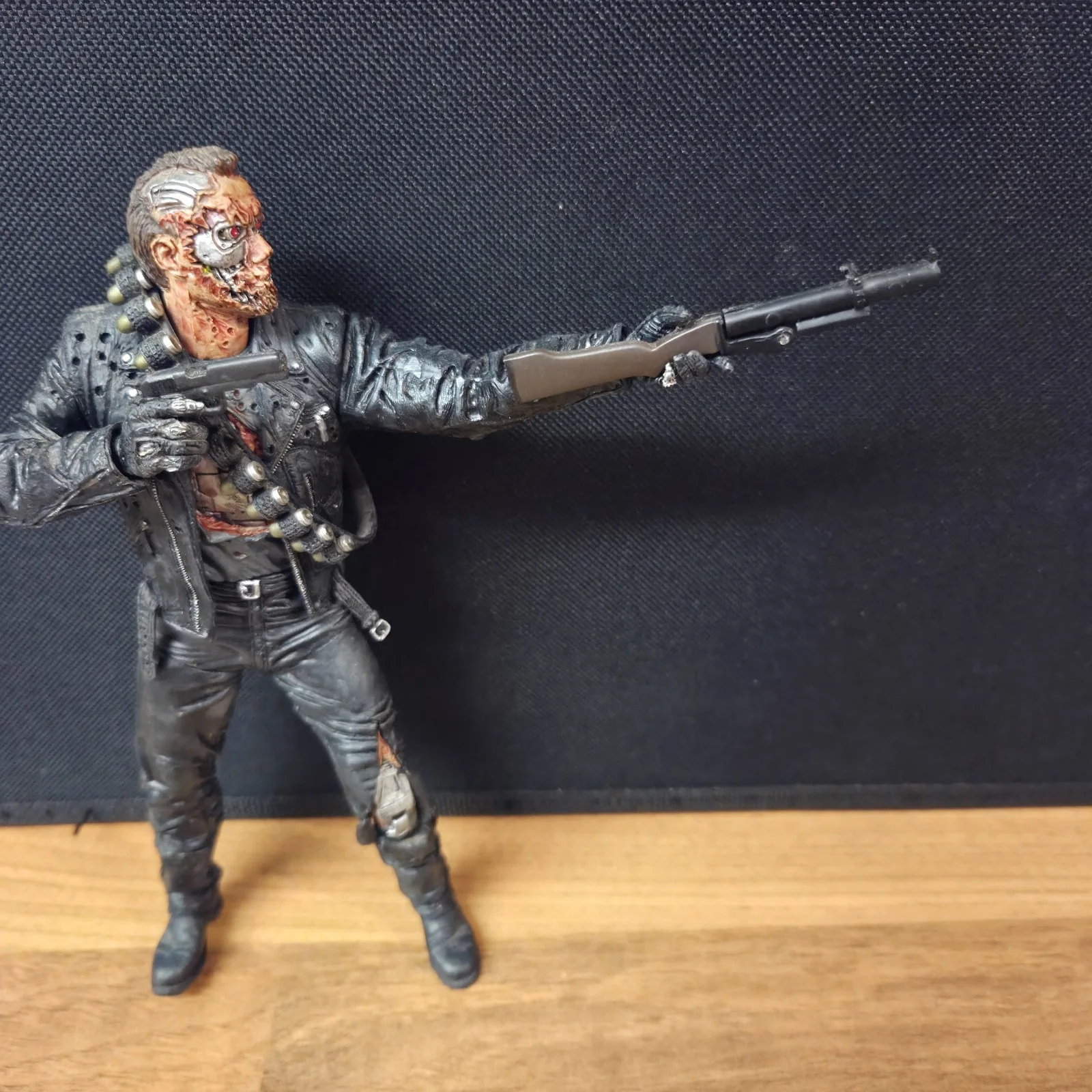 Rare McFarlane Movie Maniacs Series 4: Terminator 2 Battle Damaged T-800 Figure, изображение 3