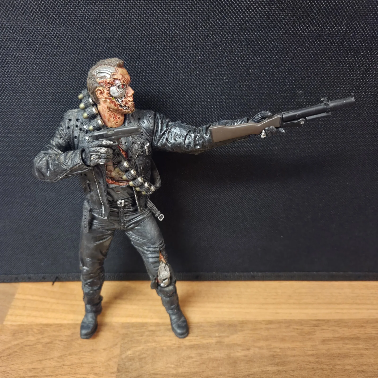 Rare McFarlane Movie Maniacs Series 4: Terminator 2 Battle Damaged T-800 Figure, изображение 4