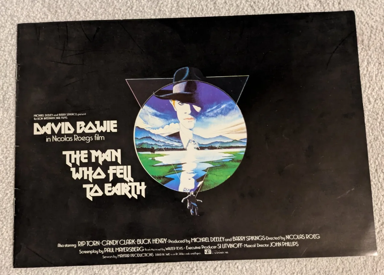 THE MAN WHO FELL TO EARTH David Bowie Pressbook Movie Campaign Book 1976, изображение 2