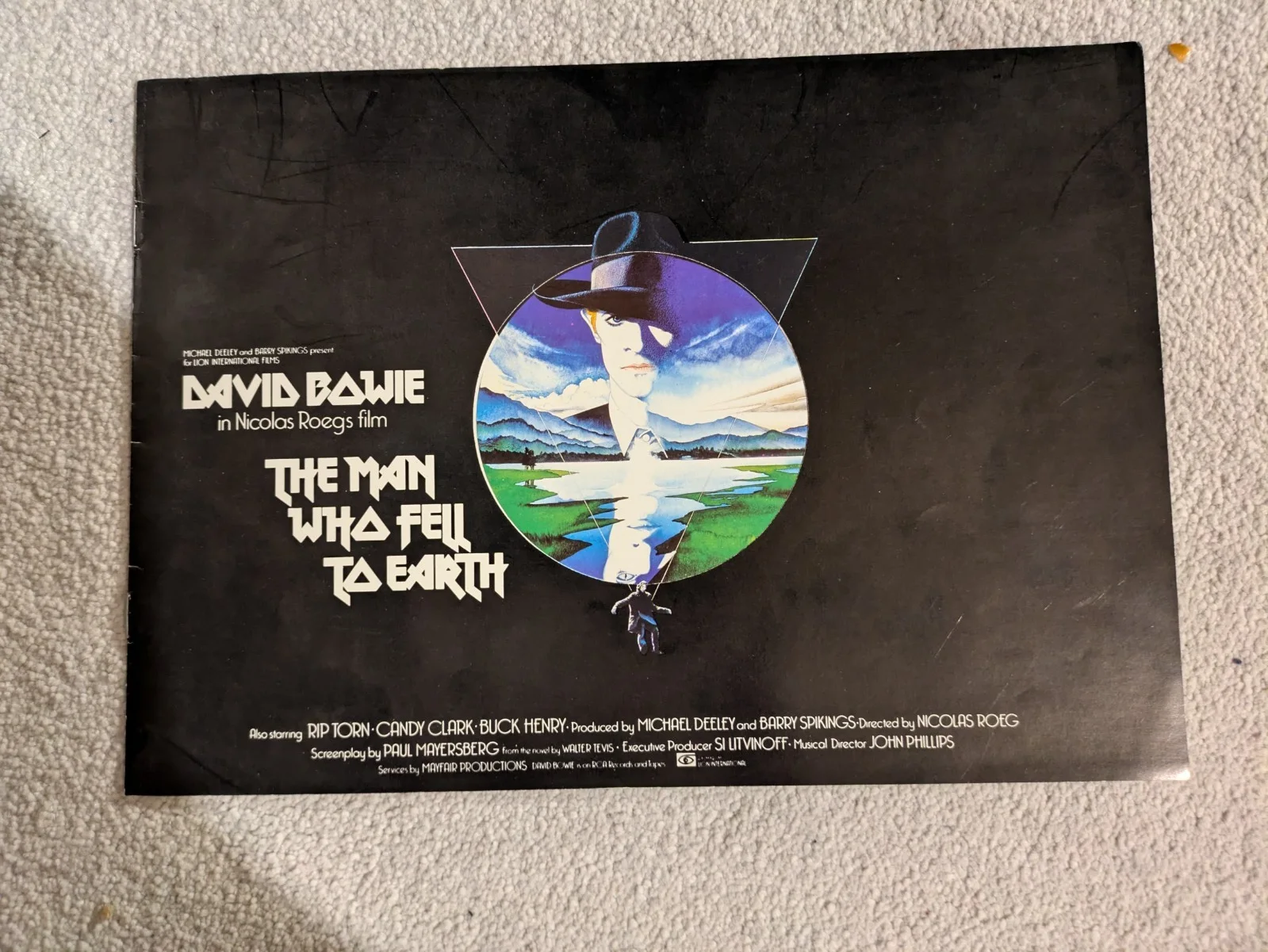 THE MAN WHO FELL TO EARTH David Bowie Pressbook Movie Campaign Book 1976, изображение 5