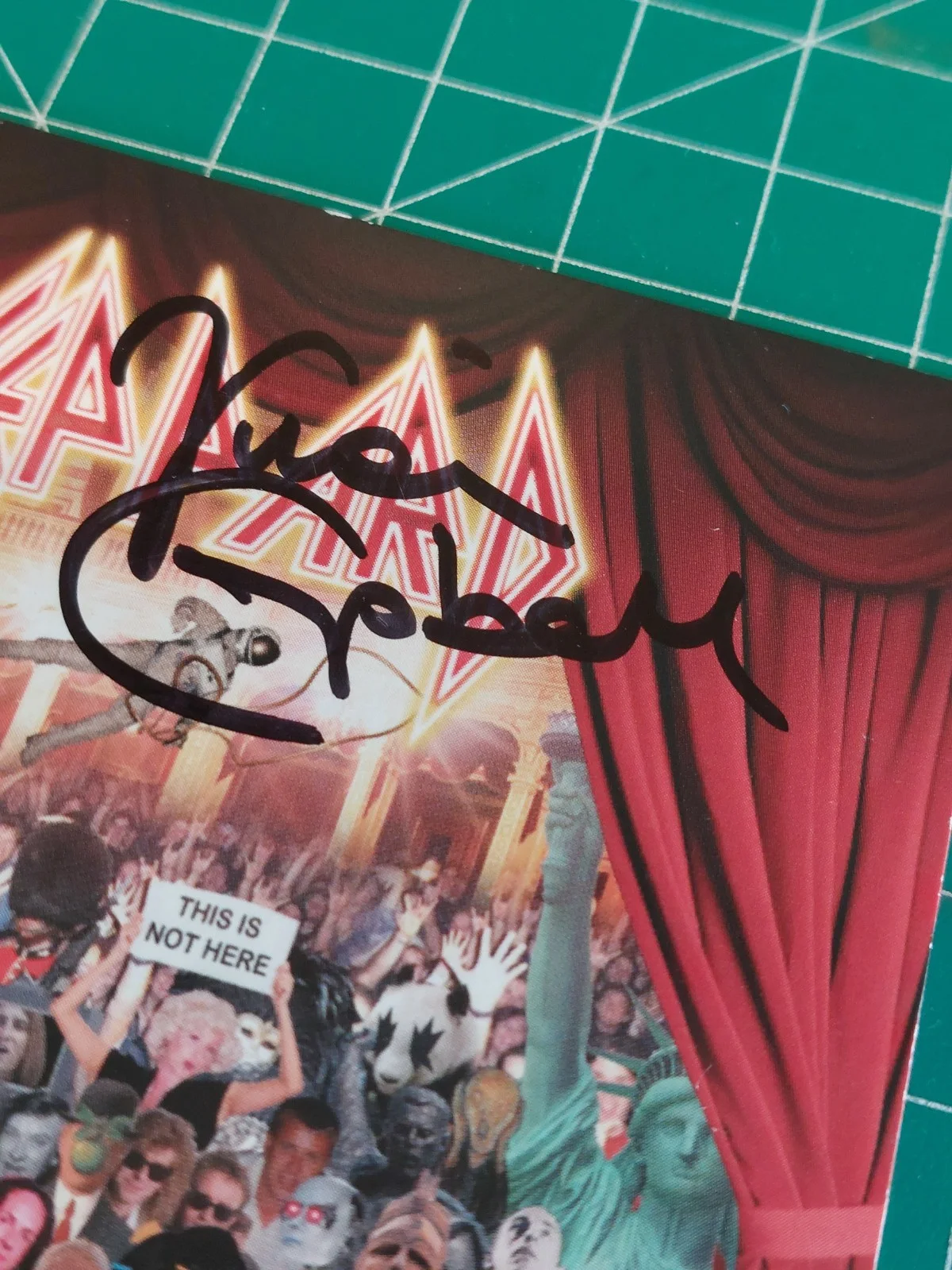 DEF LEPPARD SIGNED CD Booklet5 Autographs Sparkle Lounge, image 2