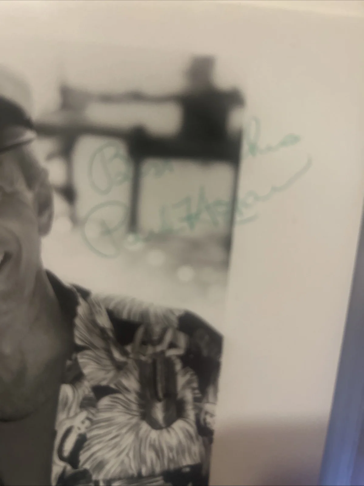 Elijah Wood, Paul Hogan — Paul Hogan And Elijah Wood Autographed Authentic 8 X 10 Flipper Phot, изображение 2