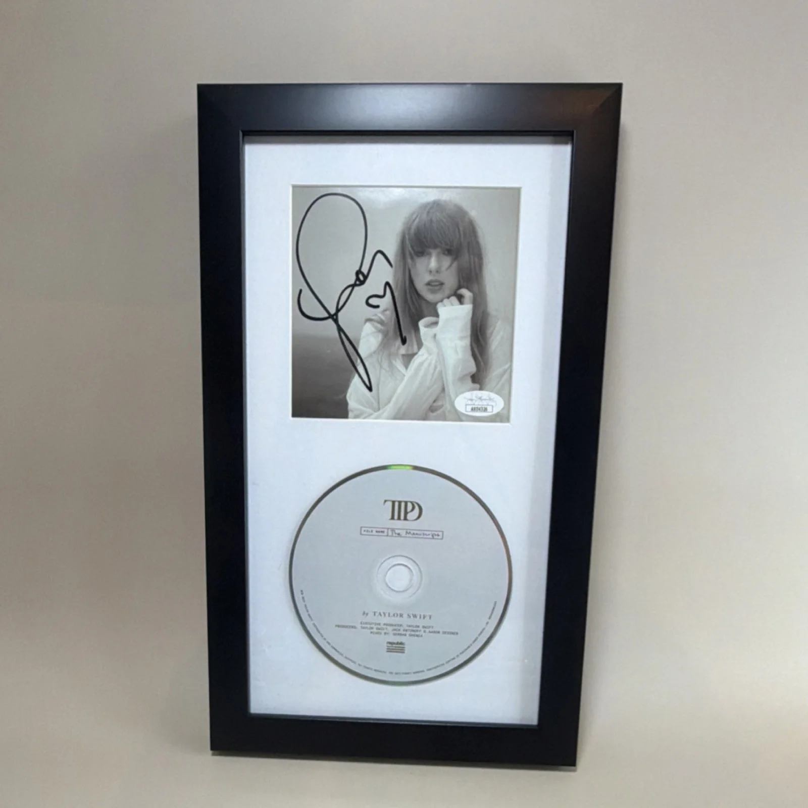 Taylor Swift Autographed Guitar & Framed CD with JSA Authentication, image 5